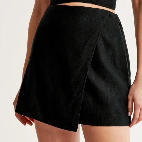 The A&F Scarlett Mini Skort - Picture 3 of 4